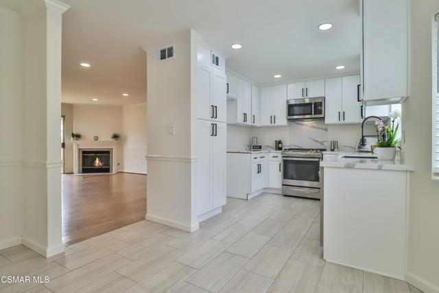 2711 Stearns Street, Simi Valley CA: https://media.crmls.org/mediaz/cdadbe3c-1704-415e-9a8b-19f7ce81ae00.jpg
