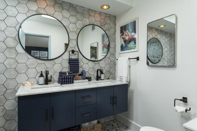 1055 E Granvia Valmonte, Palm Springs CA: https://media.crmls.org/mediaz/cdae3f60-eca7-431e-af1d-3d73e71280be.jpg