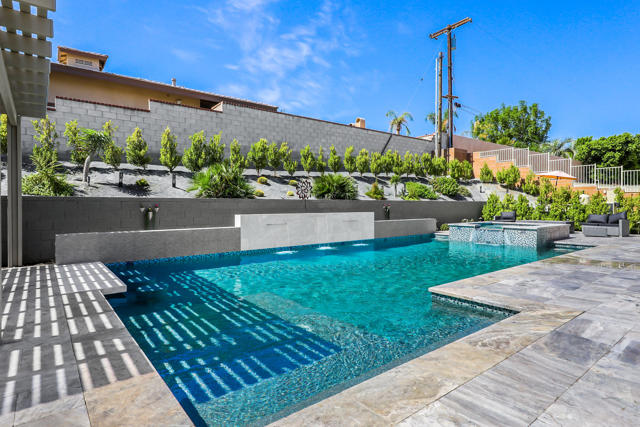 79575 Camelback Drive, Indio CA: https://media.crmls.org/mediaz/cdaf20bf-29eb-41ec-aa54-c6324d10d8b9.jpg