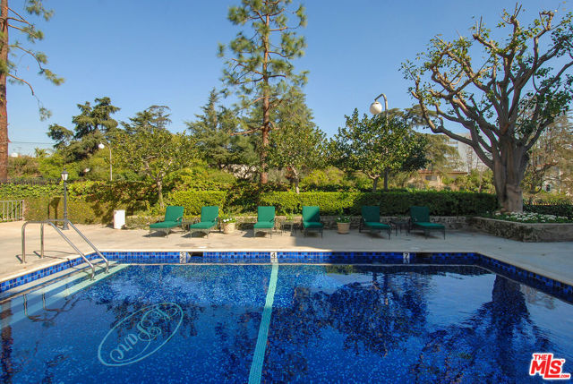 10116 Empyrean Way, Los Angeles CA: https://media.crmls.org/mediaz/cdaf3edb-35d0-4c2e-94cf-cf0beffd7312.jpg