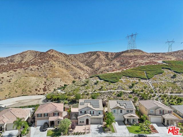 19317 Bension Drive, Santa Clarita CA: https://media.crmls.org/mediaz/cdafbe2f-c91f-4be8-9097-b4228655450c.jpg