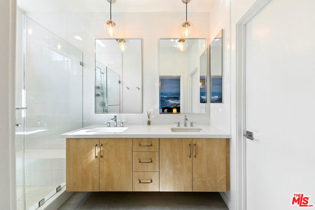 3288 N Canary Way, Los Angeles CA: https://media.crmls.org/mediaz/cdb03b11-b1bf-412f-91ff-2e50daea3f92.jpg