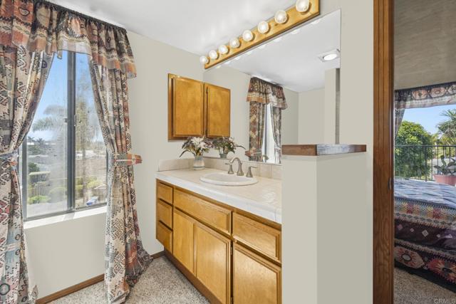 4006 Layang Layang Circle, Carlsbad CA: https://media.crmls.org/mediaz/cdb08dfe-6763-4075-a794-128022753818.jpg
