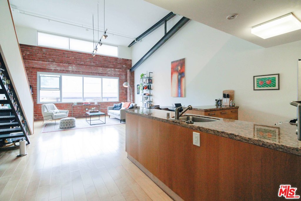 120 S HEWITT Street 8, Los Angeles, CA 90012