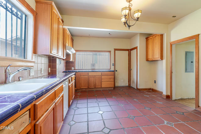 Detail Gallery Image 6 of 18 For 332 N St Louis St, Los Angeles,  CA 90033 - – Beds | – Baths