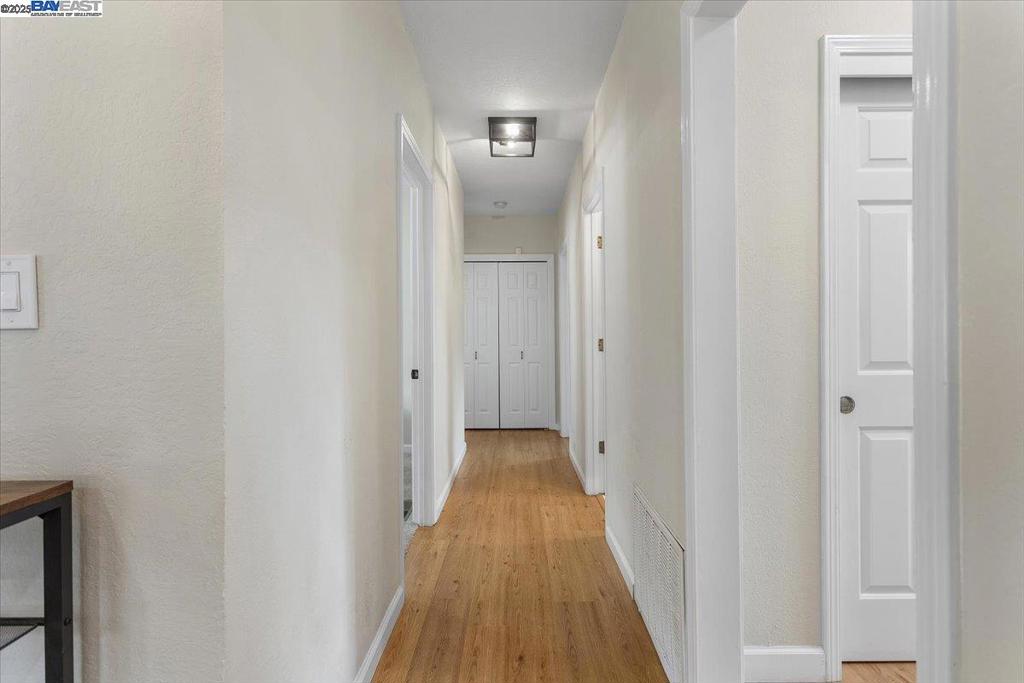 https://media.crmls.org/mediaz/cdb18a8d-0d0c-420f-9c15-2abd19f04f98.jpg?preset=X-Large