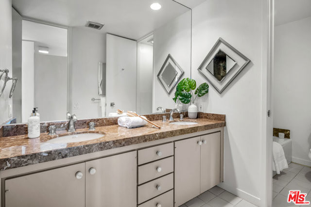 9255 Doheny Road, West Hollywood CA: https://media.crmls.org/mediaz/cdb1ecad-daac-4b00-99e5-c1002011a895.jpg