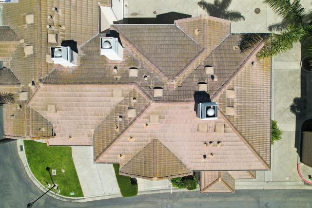 385 Montecito Way, Milpitas CA: https://media.crmls.org/mediaz/cdb2112c-7123-4728-aa80-bd6d2a9e8ac5.jpg