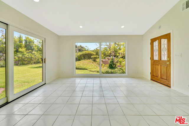 1100 Rodeo Road, Arcadia CA: https://media.crmls.org/mediaz/cdb25c1c-45d6-47ae-9520-088629875d53.jpg
