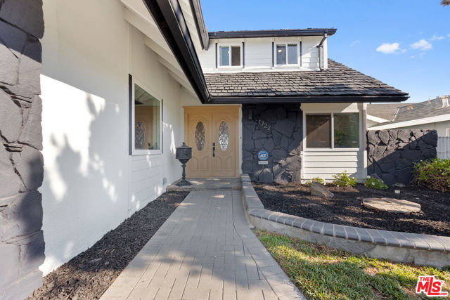 1722 E Turmont Street, Carson CA: https://media.crmls.org/mediaz/cdb26db7-8f11-439e-b55c-c8b516c774d5.jpg