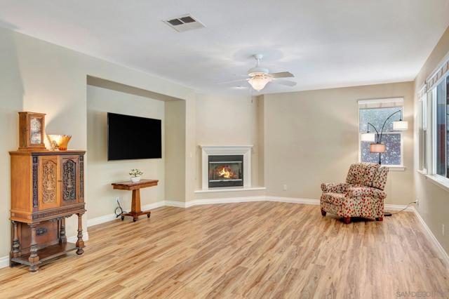 23860 Hollingsworth Dr, Murrieta CA: https://media.crmls.org/mediaz/cdb2a8de-4c1f-4de4-9d65-1911984aacec.jpg