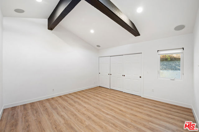 19536 Wells Drive, Tarzana CA: https://media.crmls.org/mediaz/cdb35497-27f0-4a59-a318-998a96714879.jpg