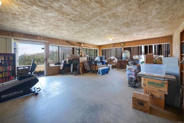 1250 E Old Julian Highway, Ramona CA: https://media.crmls.org/mediaz/cdb35c00-8e1e-47f4-89ec-3be2f47d00c3.jpg