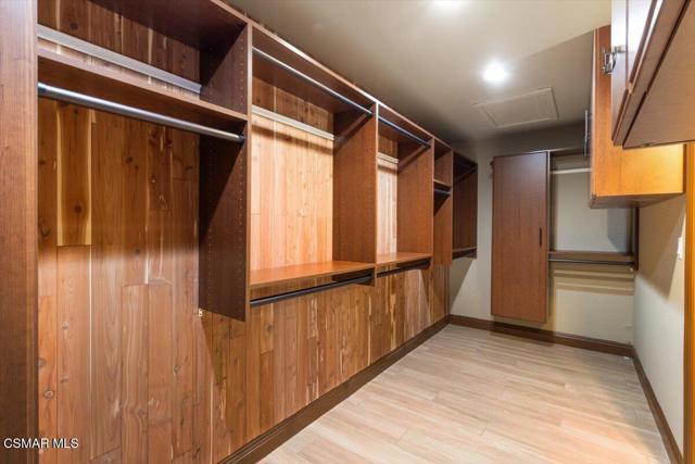8445 Roseland Avenue, Moorpark CA: https://media.crmls.org/mediaz/cdb377e2-65ab-46ed-b536-89b47416ffce.jpg
