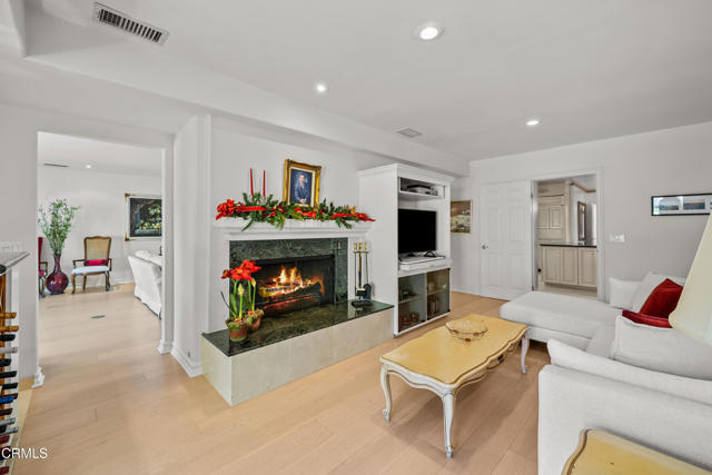 Detail Gallery Image 13 of 63 For 4240 Reyes Dr, Los Angeles,  CA 91356 - 4 Beds | 4/1 Baths