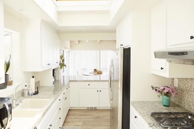 1647 Haydn Drive, Cardiff by the Sea CA: https://media.crmls.org/mediaz/cdb40c00-9cc7-4c0d-a738-d182ffd57765.jpg