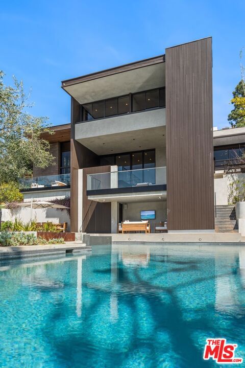 1005 Elden Way, Beverly Hills CA: https://media.crmls.org/mediaz/cdb4a166-935d-4ae2-ac0f-6aee558d7462.jpg
