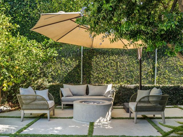1327 Campbell Street, Glendale CA: https://media.crmls.org/mediaz/cdb502d7-81c1-4e45-b1c0-de013296fe26.jpg