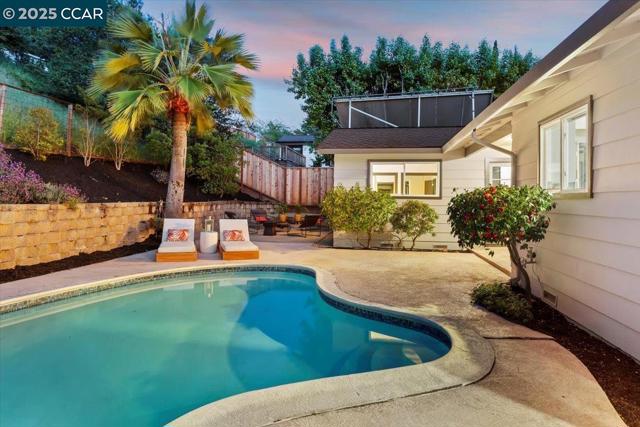25 Whitehall Dr, Orinda CA: https://media.crmls.org/mediaz/cdb50805-e1d6-460b-b0ac-863c57604ef4.jpg