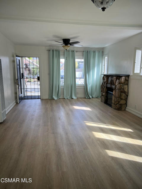4049 Colonial Avenue, Los Angeles CA: https://media.crmls.org/mediaz/cdb50b9c-aad1-4f9a-859c-3aeea6033a74.jpg