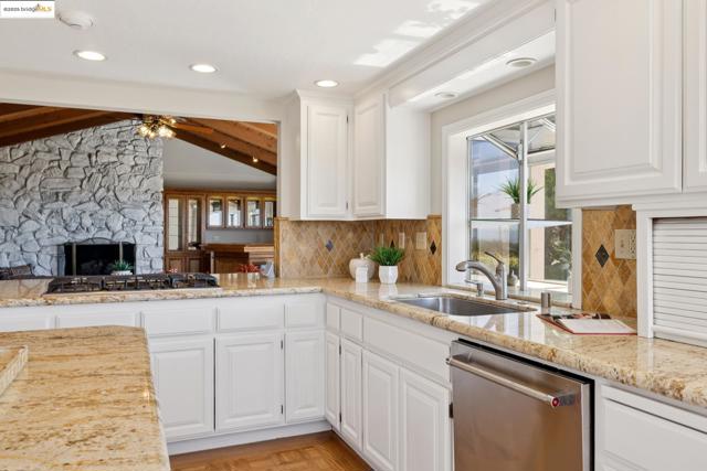 1657 Clearview Dr., San Leandro CA: https://media.crmls.org/mediaz/cdb680c7-fae6-4bcf-9843-395ea7517411.jpg