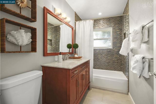 2055 Morello Ave, Pleasant Hill CA: https://media.crmls.org/mediaz/cdb69813-f959-481e-89d7-8f68e08483e9.jpg