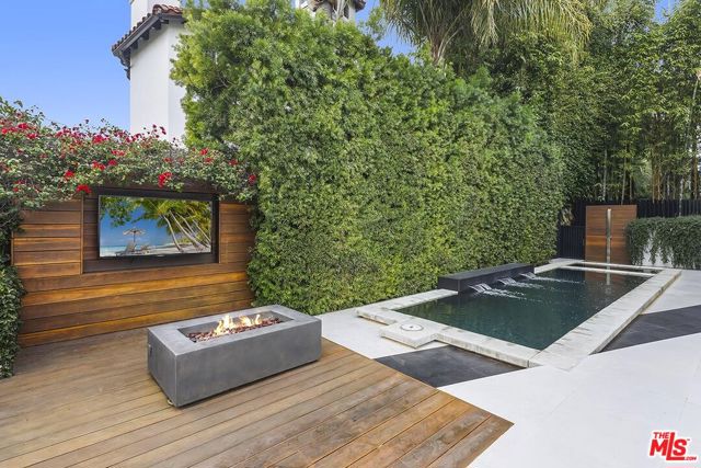 1377 Miller Place, Los Angeles CA: https://media.crmls.org/mediaz/cdb729a2-2028-4f21-a169-bfc91cb54b99.jpg