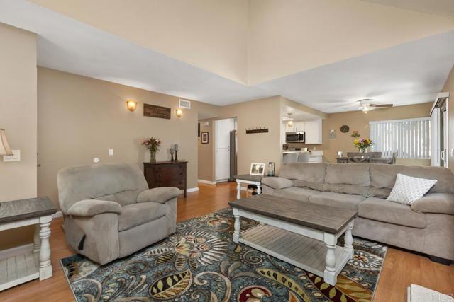 Detail Gallery Image 12 of 46 For 325 N Melrose Dr #a,  Vista,  CA 92083 - 2 Beds | 2 Baths