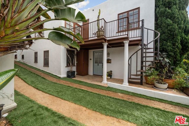 2116 3rd Street, Santa Monica CA: https://media.crmls.org/mediaz/cdb849f2-af91-4cbf-a791-f831022f5810.jpg