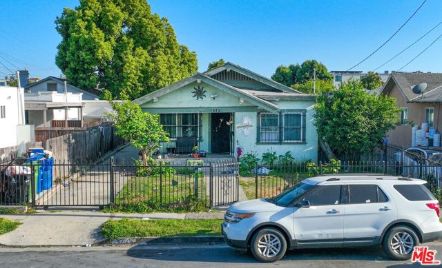 1572 W 37th Place, Los Angeles CA: https://media.crmls.org/mediaz/cdb89aff-7c9f-4e53-bdc5-c692014a6ecf.jpg