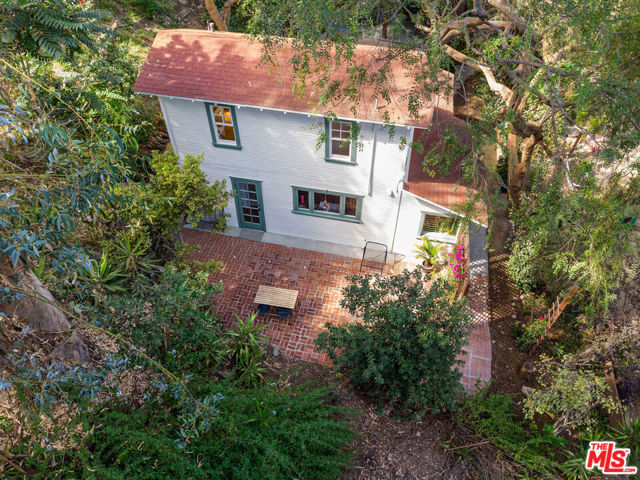 1228 Cliff Drive, Los Angeles CA: https://media.crmls.org/mediaz/cdb8cfaa-ded9-41c2-b4f0-e6f0f8c1e837.jpg