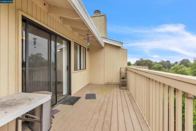 138 Farallon Ct, Aptos CA: https://media.crmls.org/mediaz/cdb901b5-bb07-43be-875b-fd35ce8434fd.jpg