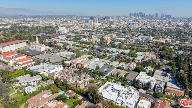 835 S Lucerne Boulevard, Los Angeles CA: https://media.crmls.org/mediaz/cdb909a5-a360-442d-bc87-f9660457ad82.jpg