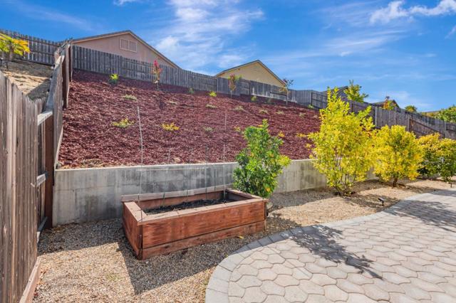 1575 Sunflower Drive, Hollister CA: https://media.crmls.org/mediaz/cdb9d60f-9b17-4c84-8a57-3e0fc87253d6.jpg