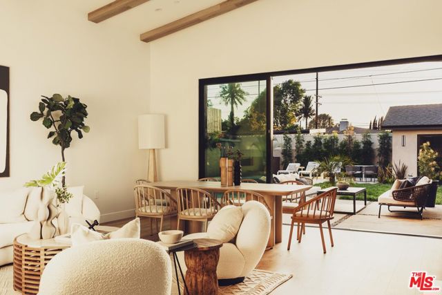 5725 Katherine Avenue, Sherman Oaks CA: https://media.crmls.org/mediaz/cdba4305-9cc5-4063-9bc6-1ef848f7a9ab.jpg