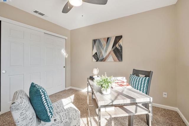 25 Phillips Ct, Tracy CA: https://media.crmls.org/mediaz/cdbad36f-8616-4740-a31e-8fad8fd50b52.jpg