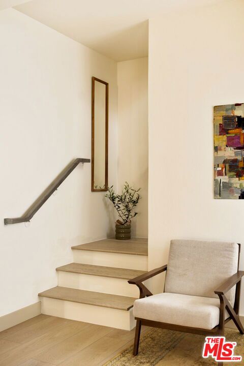 1717 Malcolm Avenue, Los Angeles CA: https://media.crmls.org/mediaz/cdbb3f82-6845-4caf-96b0-b20b5510c12c.jpg