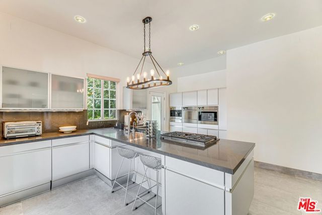1410 Stradella Road, Los Angeles CA: https://media.crmls.org/mediaz/cdbb4d96-ec7e-4f60-af44-6ae412d26f6d.jpg