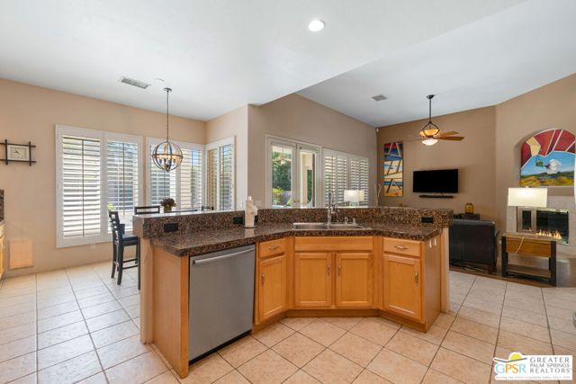 40870 Avenida Rosario, Palm Desert CA: https://media.crmls.org/mediaz/cdbbaf3b-d6f3-4629-9219-77b9768d30b7.jpg