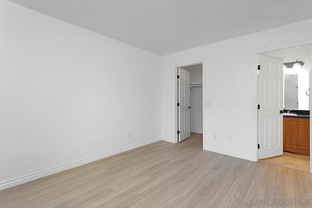 https://media.crmls.org/mediaz/cdbc0cc8-44f2-4e09-b50d-cad679fc8a46.jpg?preset=X-Large