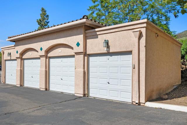 18515 Caminito Pasadero, San Diego CA: https://media.crmls.org/mediaz/cdbc1776-e45e-4338-8435-dab8693a3019.jpg