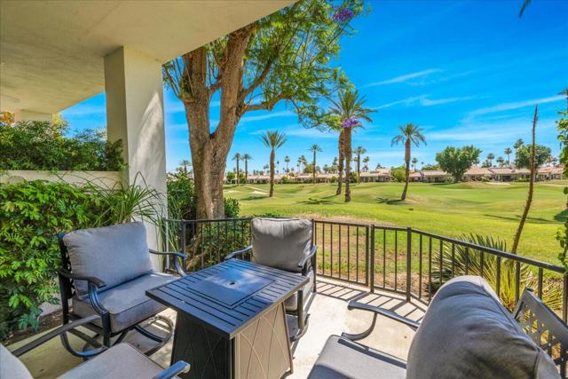 55334 Riviera, La Quinta CA: https://media.crmls.org/mediaz/cdbc625c-01fb-4f3c-a772-e98527681369.jpg