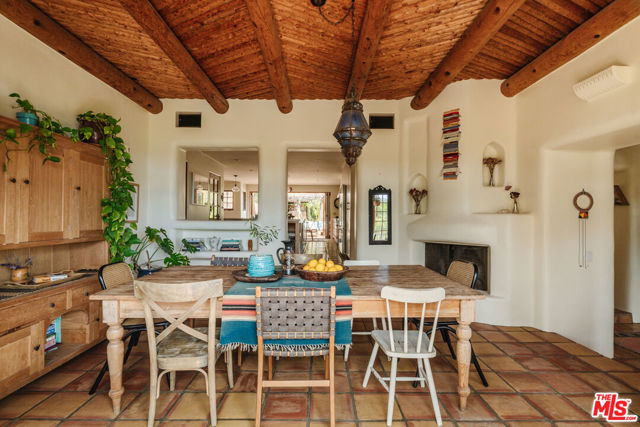 2865 Marquette Drive, Topanga CA: https://media.crmls.org/mediaz/cdbc8a5e-bca6-4d8a-ad47-efbe5496af93.jpg