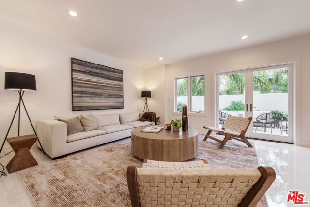 142 Union Jack Mall, Marina del Rey CA: https://media.crmls.org/mediaz/cdbd02d3-3869-4a25-9a02-9915e4315d87.jpg