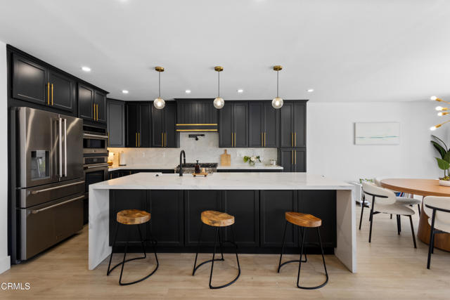 3960 W Hemlock Street, Oxnard CA: https://media.crmls.org/mediaz/cdbd950f-ee76-4bc5-b376-046dba87b5d1.jpg