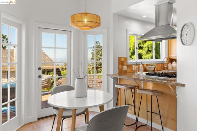 758 Spruce St, Berkeley CA: https://media.crmls.org/mediaz/cdbd9c6e-f19c-4ecc-a6d5-889fc8c1cf5f.jpg