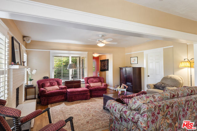 13721 W Telegraph Road, Santa Paula CA: https://media.crmls.org/mediaz/cdbe525d-6d85-4a76-8ff8-63ab0eb18d4d.jpg