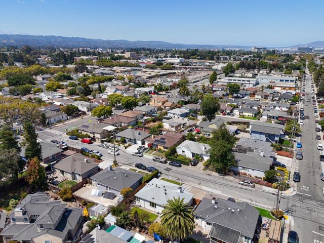 1022 E Santa Inez Avenue, San Mateo CA: https://media.crmls.org/mediaz/cdbfd8e4-807c-4766-8089-65911c8cdf39.jpg