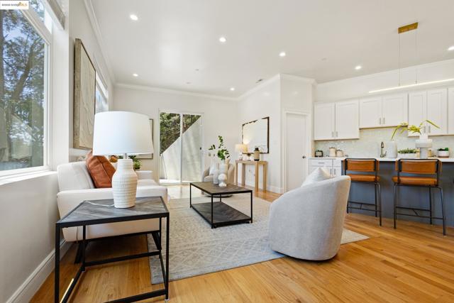 5915 Balboa Dr, Oakland CA: https://media.crmls.org/mediaz/cdbfe3a6-6054-4b2d-bd80-69e2ca29ca00.jpg