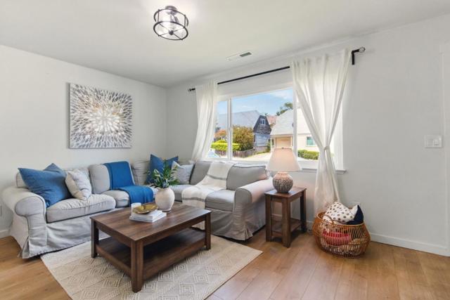 640 Heather Court, Pacifica CA: https://media.crmls.org/mediaz/cdc03872-402b-481e-a4d6-44c219d309eb.jpg